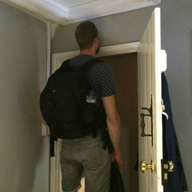 Жизнь глазами очень высоких людей (19 фото)