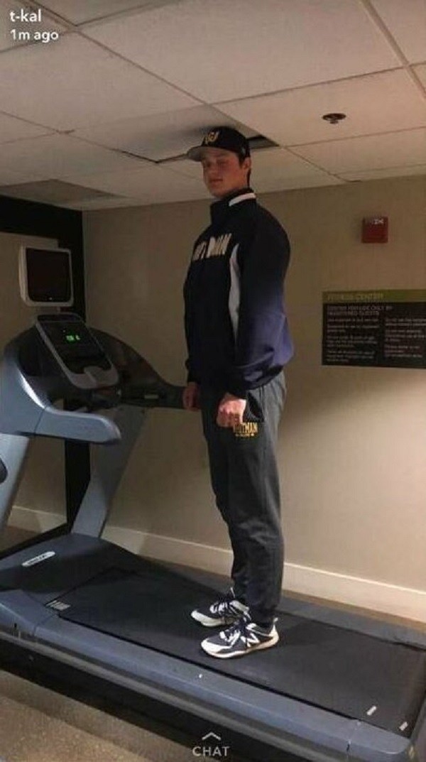 Жизнь глазами очень высоких людей (19 фото)