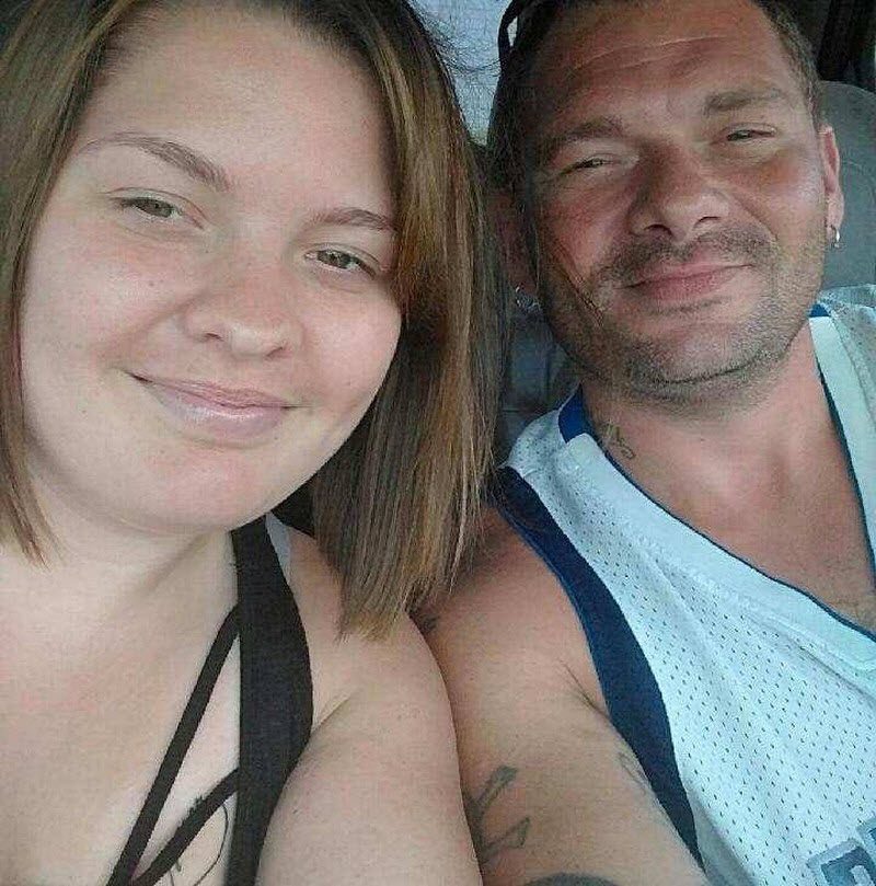 Дочь соблазнила отца и вышла за него замуж (5 фото)