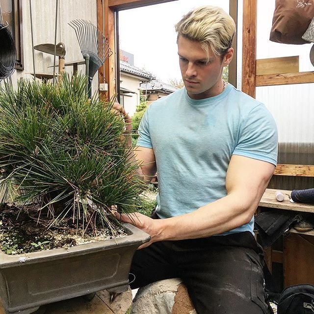 На пути к своей мечте: Тацумаса Мурасаме - слишком красивый шведский садовник, принявший гражданство Японии (13 фото)