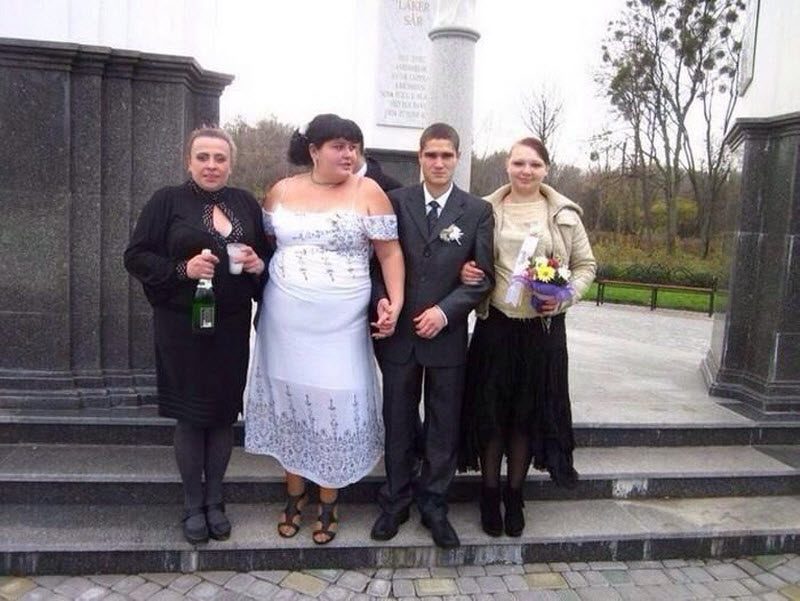 Внимание, вопрос: что не так с женихом? (10 фото)