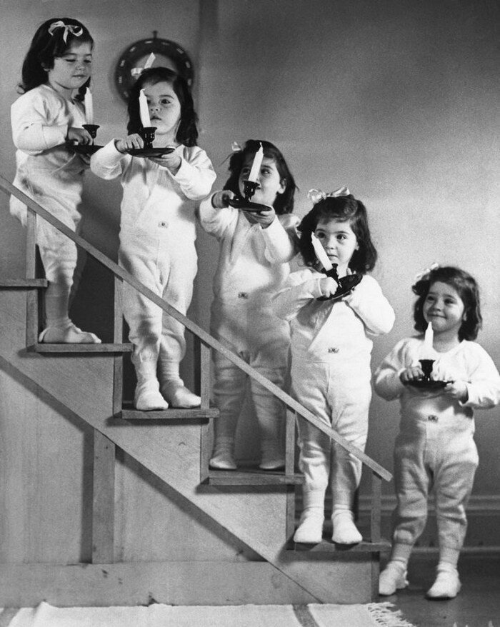 Трагическая судьба самых известных пятерняшек в мире: жизнь за стеклом (15 фото + 1 видео) Трагическая судьба самых известных пятерняшек в мире: жизнь за стеклом (15 фото + 1 видео)