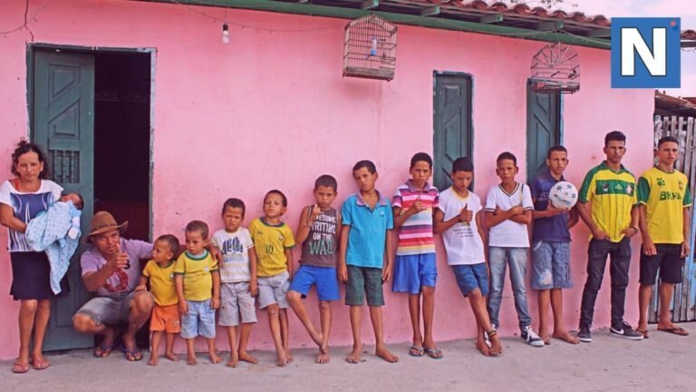 Мать 13 сыновей пообещала рожать, пока не появится дочь (10 фото)