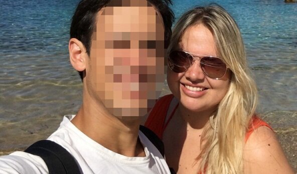 Парень откусил подруге палец из-за ночного кошмара (8 фото)