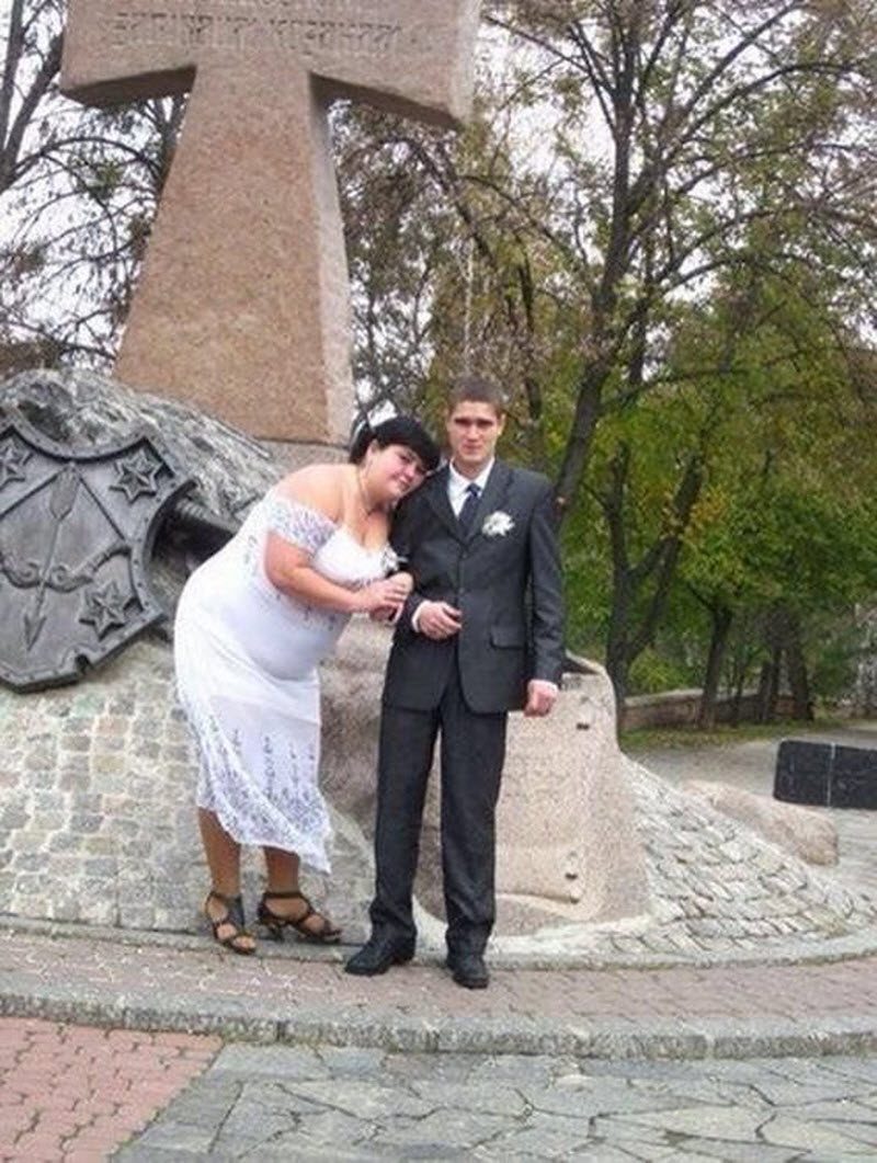 Внимание, вопрос: что не так с женихом? (10 фото)