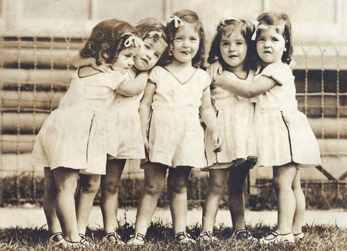 Трагическая судьба самых известных пятерняшек в мире: жизнь за стеклом (15 фото + 1 видео) Трагическая судьба самых известных пятерняшек в мире: жизнь за стеклом (15 фото + 1 видео)