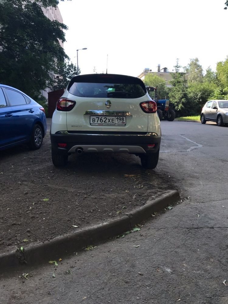 Автомобилисты так обрадовались новой "парковке", что поспешили занять места (5 фото) Автомобилисты так обрадовались новой "парковке", что поспешили занять места (5 фото)