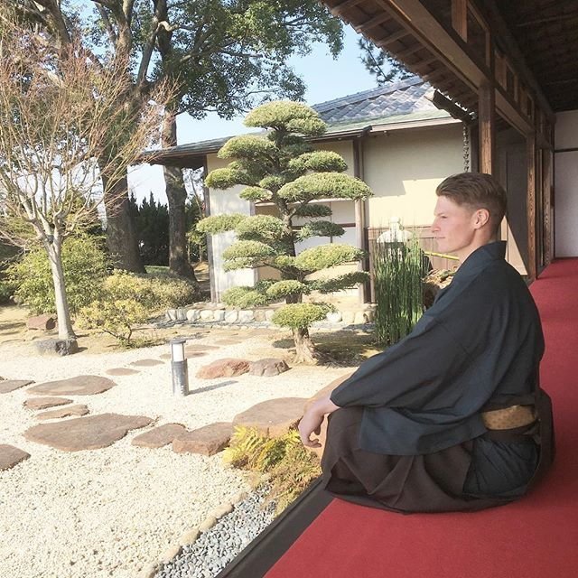 На пути к своей мечте: Тацумаса Мурасаме - слишком красивый шведский садовник, принявший гражданство Японии (13 фото)