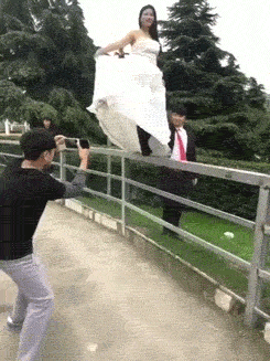 Фейлы в исполнении девушек (16 гифок)