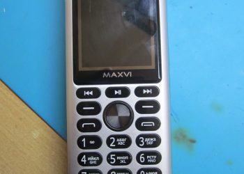 Необычный телефон принесли на ремонт (4 фото)