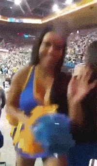 Кажется, парни попали (13 гифок)