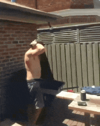 Безумные поступки мужчин (16 гифок)