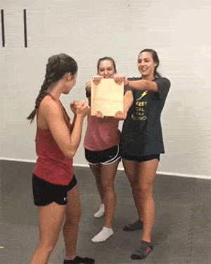 Фейлы в исполнении девушек (16 гифок)