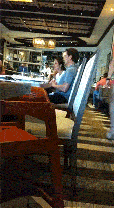 Кажется, парни попали (13 гифок)