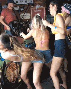 Кажется, парни попали (13 гифок)