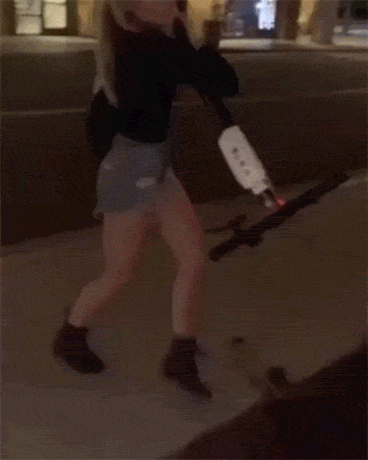 Фейлы в исполнении девушек (16 гифок)