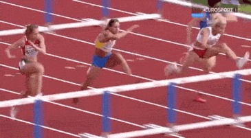 Фейлы в исполнении девушек (16 гифок)