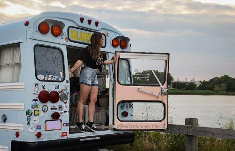 Юная американка предпочла университету жизнь на колесах (13 фото)