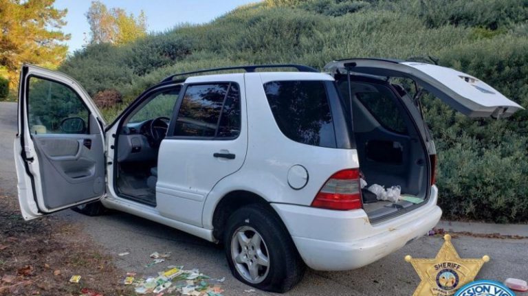 Житель Калифорнии пытался починить покрышку при помощи бинтов и лейкопластыря (3 фото)