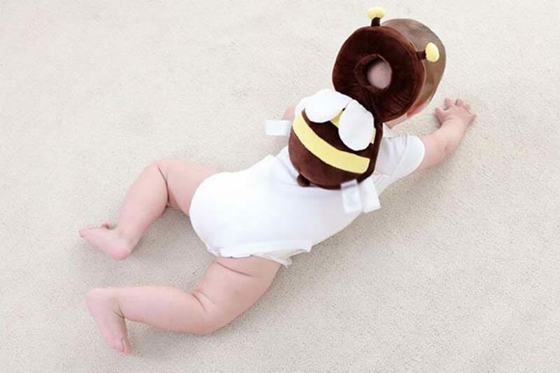 Эти потрясающие «рюкзаки» защищают головы малышей при падении (18 фото) Эти потрясающие «рюкзаки» защищают головы малышей при падении (18 фото)