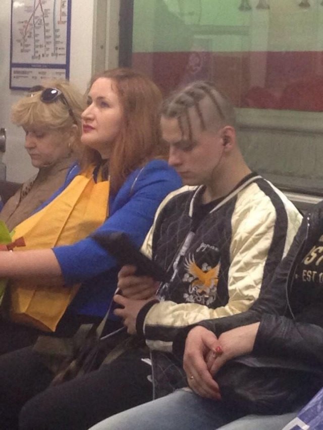 Метро - это параллельная реальность (30 фото)