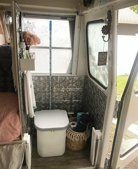 Юная американка предпочла университету жизнь на колесах (13 фото)