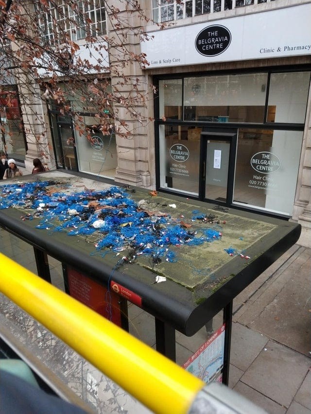 Именно из-за таких людей во многих странах недолюбливают туристов (23 фото) Именно из-за таких людей во многих странах недолюбливают туристов (23 фото)