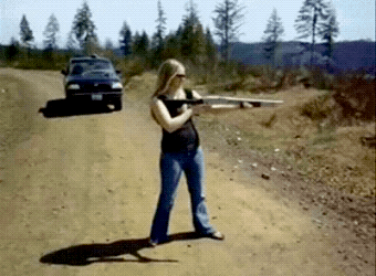 Девушки и оружие - не всегда совместимые понятия (18 гифок)