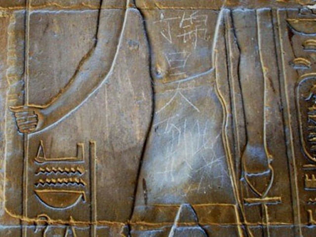 Именно из-за таких людей во многих странах недолюбливают туристов (23 фото) Именно из-за таких людей во многих странах недолюбливают туристов (23 фото)