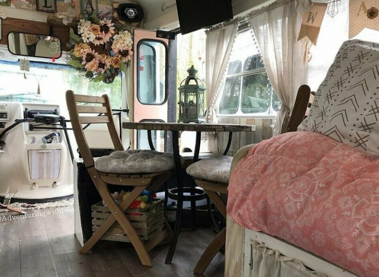 Юная американка предпочла университету жизнь на колесах (13 фото)