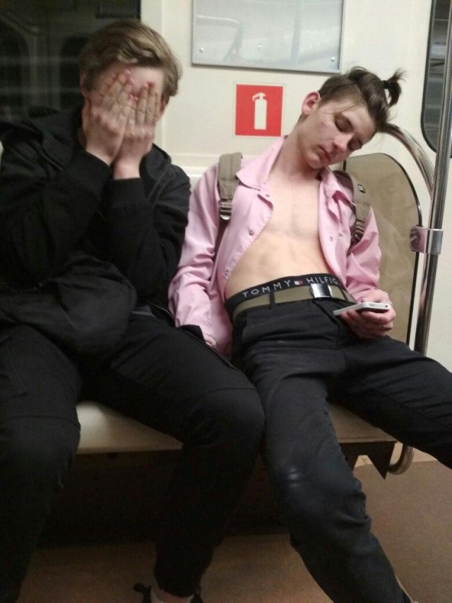 Метро - это параллельная реальность (30 фото)