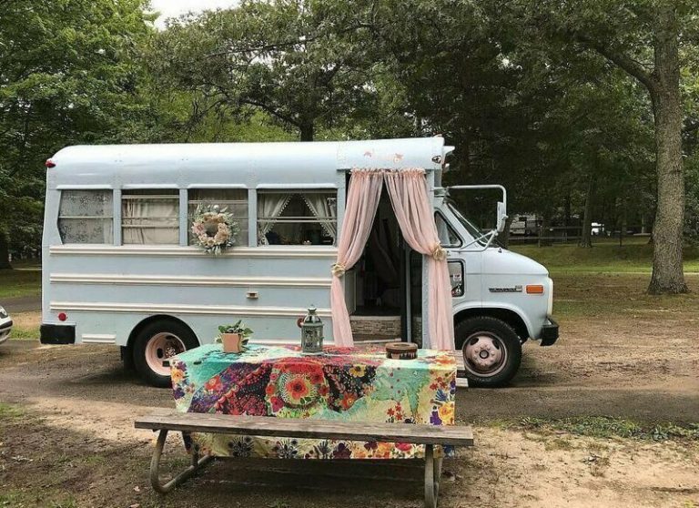 Юная американка предпочла университету жизнь на колесах (13 фото)