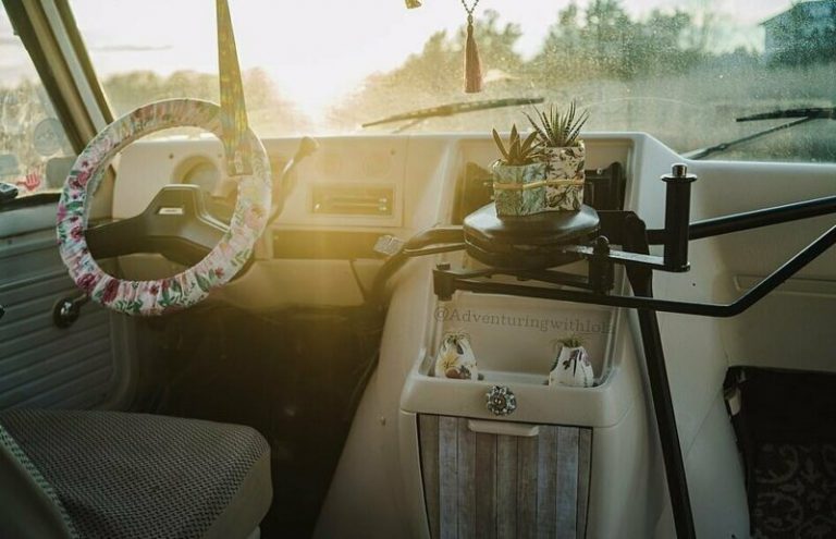 Юная американка предпочла университету жизнь на колесах (13 фото)