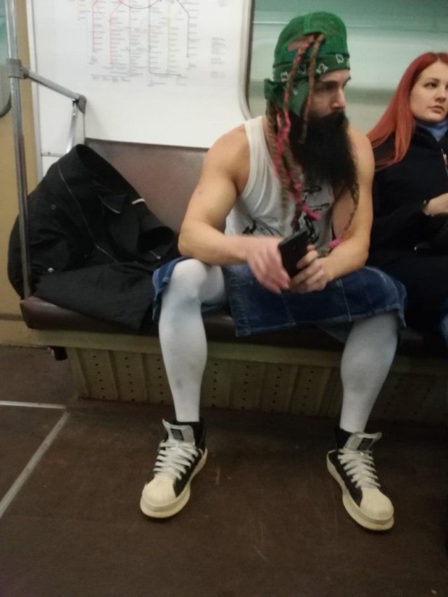 Метро - это параллельная реальность (30 фото)