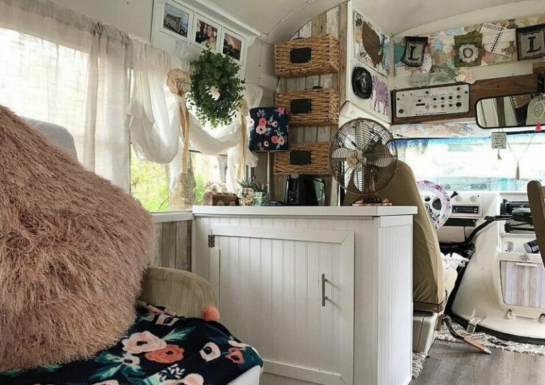 Юная американка предпочла университету жизнь на колесах (13 фото)