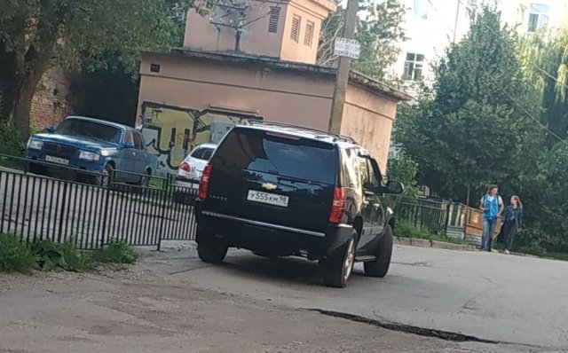 На черном внедорожнике по Омску разъезжали... (2 фото)