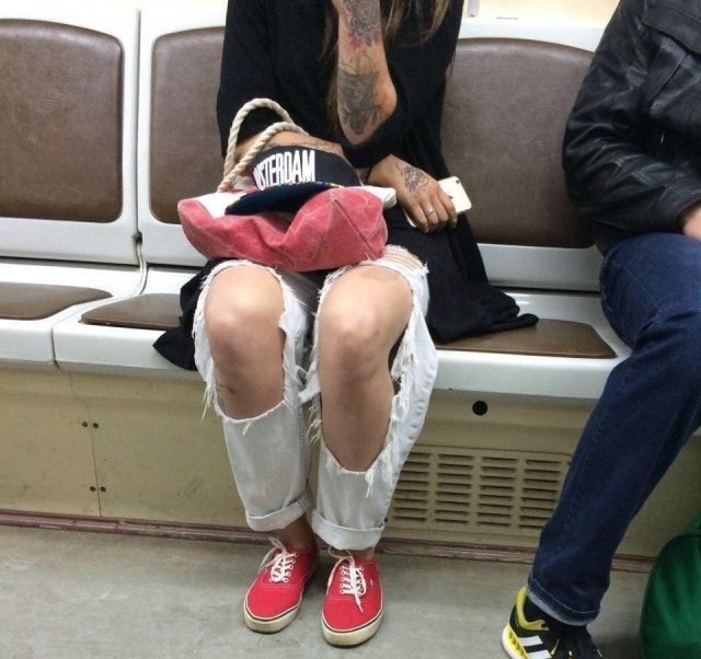 Метро - это параллельная реальность (30 фото)