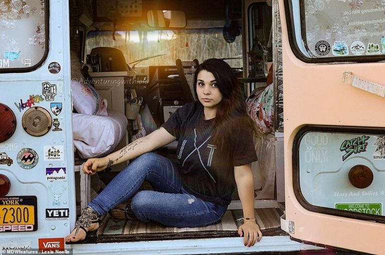 Юная американка предпочла университету жизнь на колесах (13 фото)