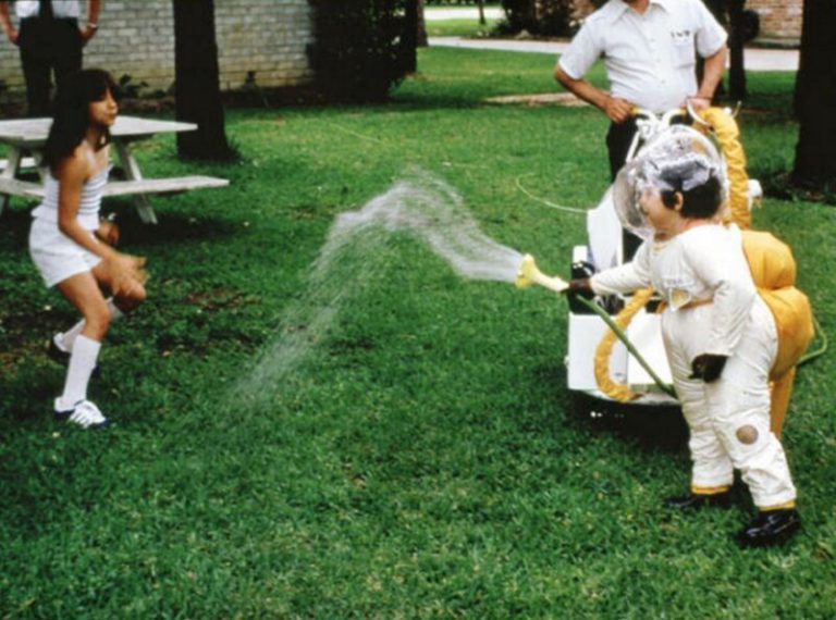 Мальчик в пузыре: дюжина лет в ожидании смерти (11 фото) Мальчик в пузыре: дюжина лет в ожидании смерти (11 фото)