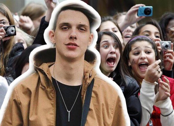 Боится за жизнь жены? Белорусских успокоил безумных фанаток показными «изменами» Боится за жизнь жены? Белорусских успокоил безумных фанаток показными «изменами»