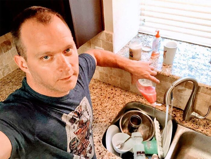 Вот какие фотки надо присылать девушкам в личку (16 фото)