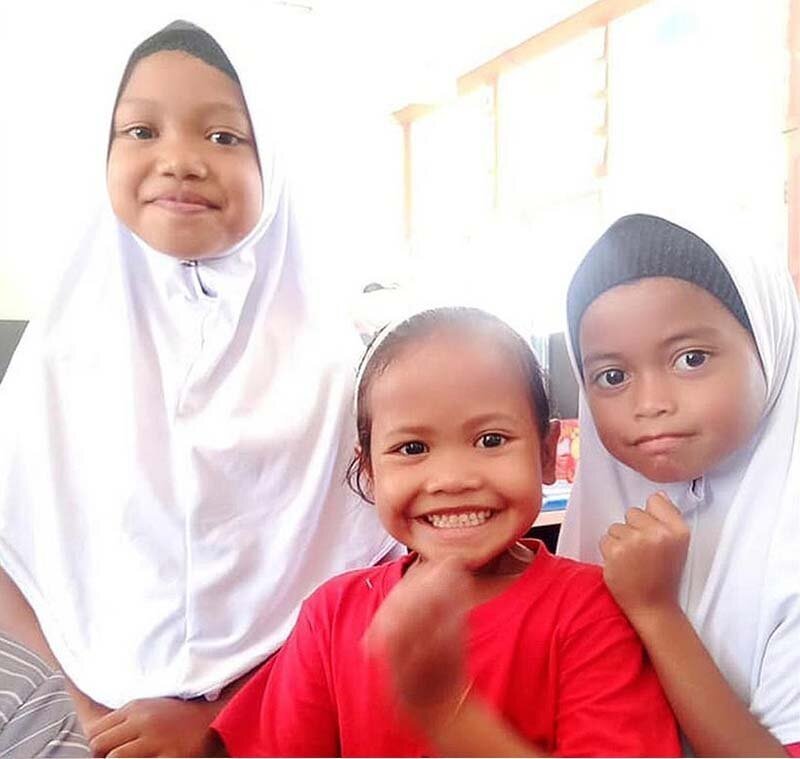 Во время эстафеты школьница не поняла, что от неё хотят и побежала в противоположном направлении (3 фото + 1 видео) Во время эстафеты школьница не поняла, что от неё хотят и побежала в противоположном направлении (3 фото + 1 видео)