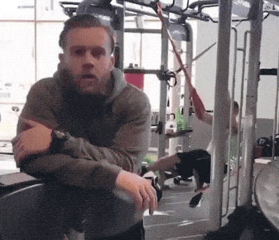 Прекрати снимать и лучше помоги мне! (17 гифок)