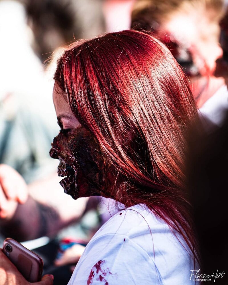 Парад живых мертвецов: в Страсбурге прошло масштабное шествие зомби (49 фото)