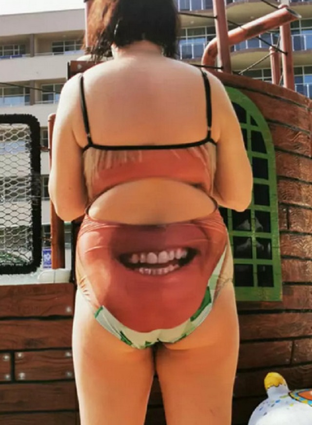 Отец подарил своей дочке специальный купальник, отпугивающий женихов (5 фото) Отец подарил своей дочке специальный купальник, отпугивающий женихов (5 фото)