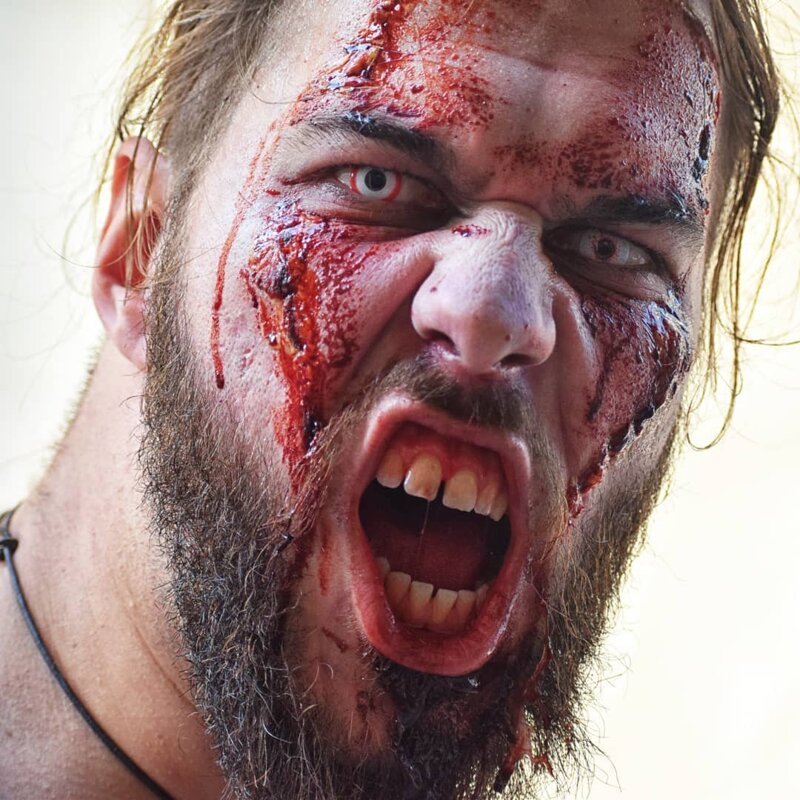 Парад живых мертвецов: в Страсбурге прошло масштабное шествие зомби (49 фото)