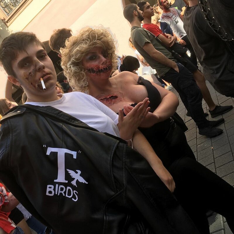 Парад живых мертвецов: в Страсбурге прошло масштабное шествие зомби (49 фото)