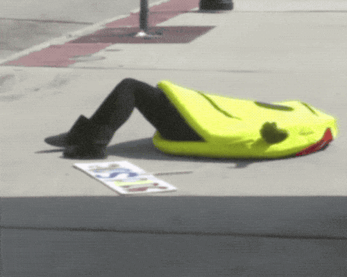 Прекрати снимать и лучше помоги мне! (17 гифок)