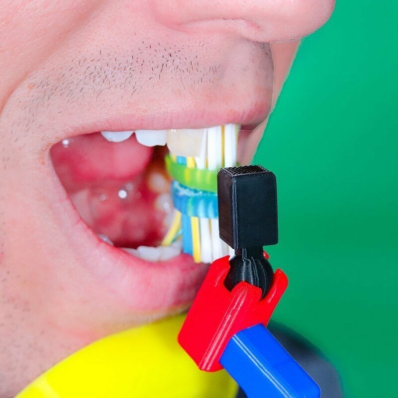 18 бесполезных изобретений от дизайнера, который придумывает проблемы ради их решения (36 фото) 18 бесполезных изобретений от дизайнера, который придумывает проблемы ради их решения (36 фото)