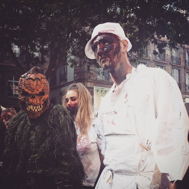 Парад живых мертвецов: в Страсбурге прошло масштабное шествие зомби (49 фото)